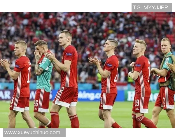 足球巨星CL的辉煌成就与传奇生涯解析：从草根到世界之巅的足球传奇